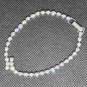VINTAGE Clear Rhinestones in Silver Tone Setting Tennis Bracelet